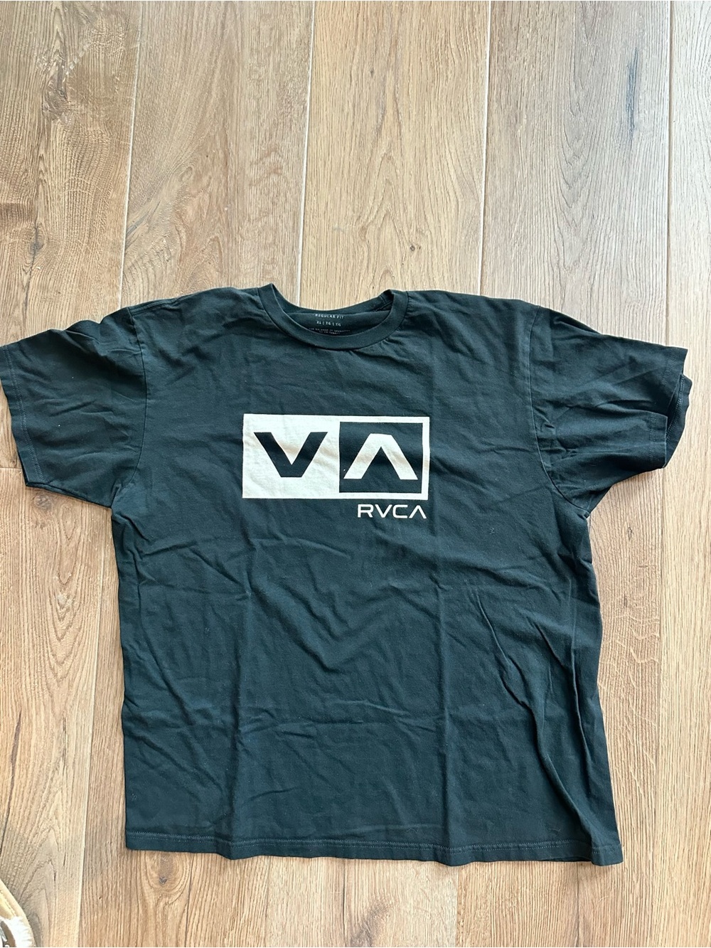RVCA Men’s Black Logo Graphic Tee size XL